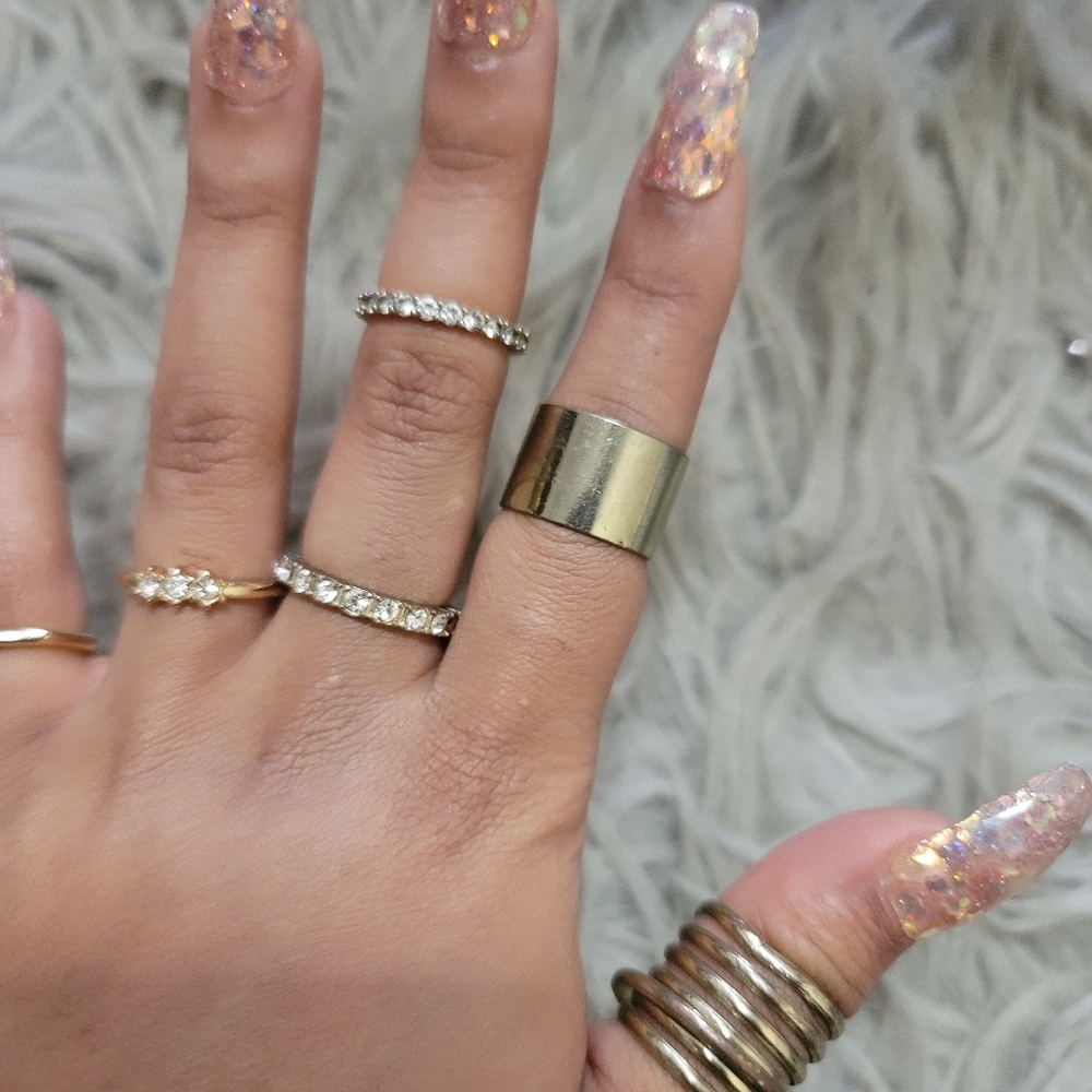 Gold Ring Set (6 Rings) - Picture 3 of 3